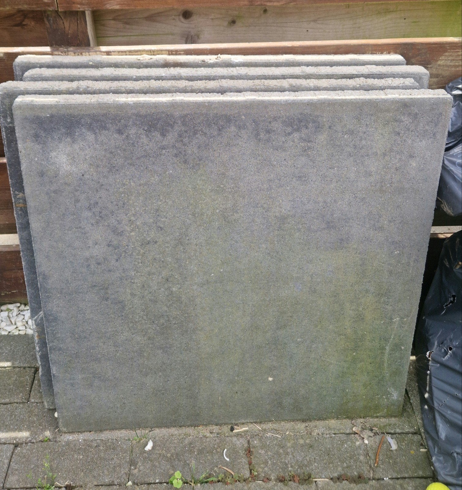 Gratis ophalen 4 tuintegels 60x60, Tuin en Terras, Tegels en Klinkers, Ophalen of Verzenden, Gebruikt, Beton, Terrastegels