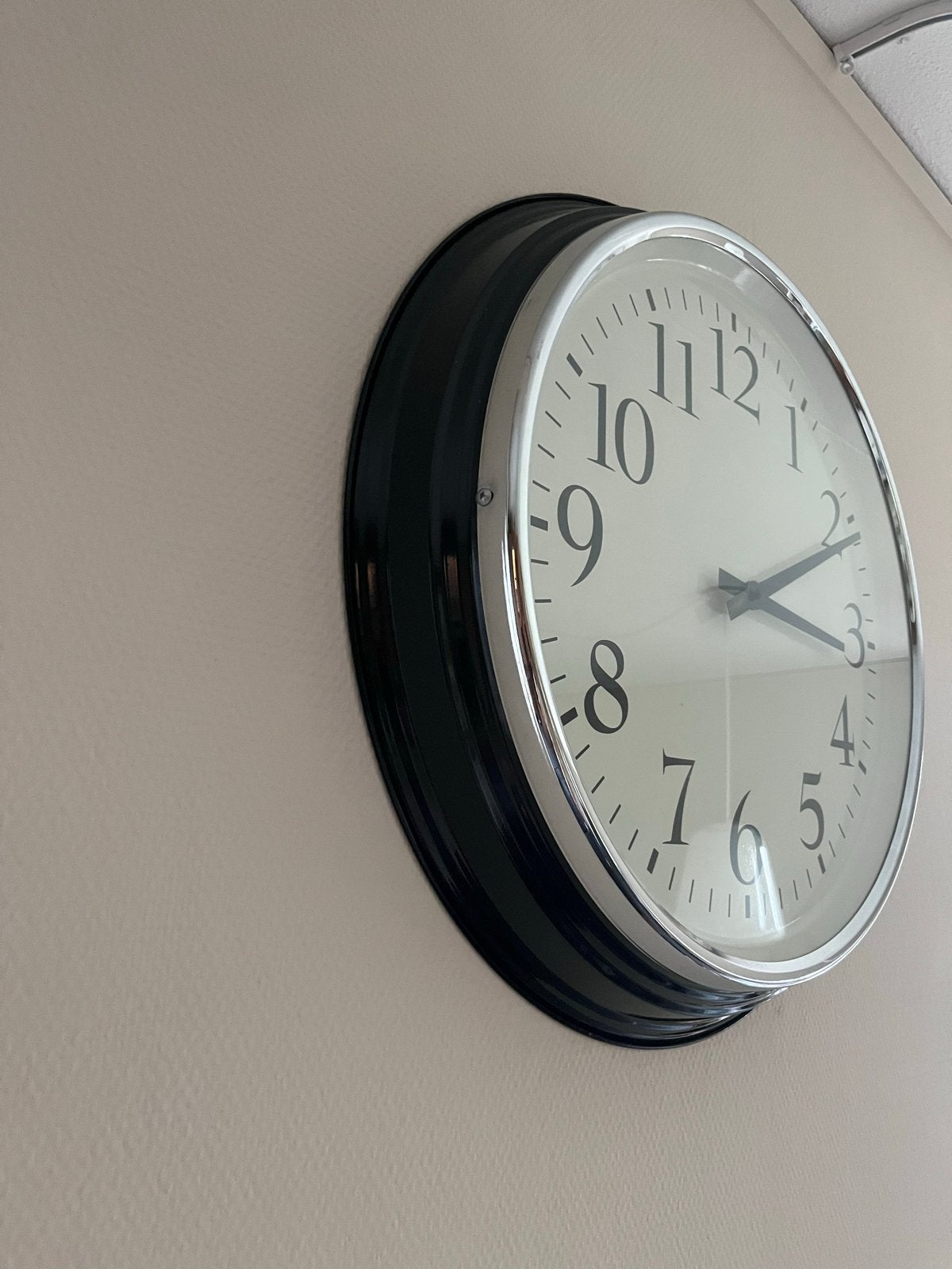 IKEA Klok - Grote Wandklok 60 cm Doorsnede, Ophalen, IKEA, Analoog, Werkt op batterijen