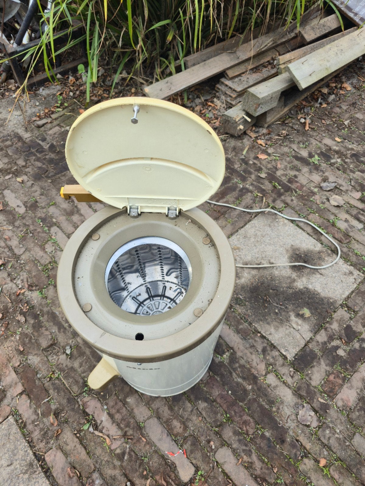 Miele centrifuge voor camping of zomerhuisje, Ophalen, Gebruikt, Minder dan 85 cm, Minder dan 4 kg