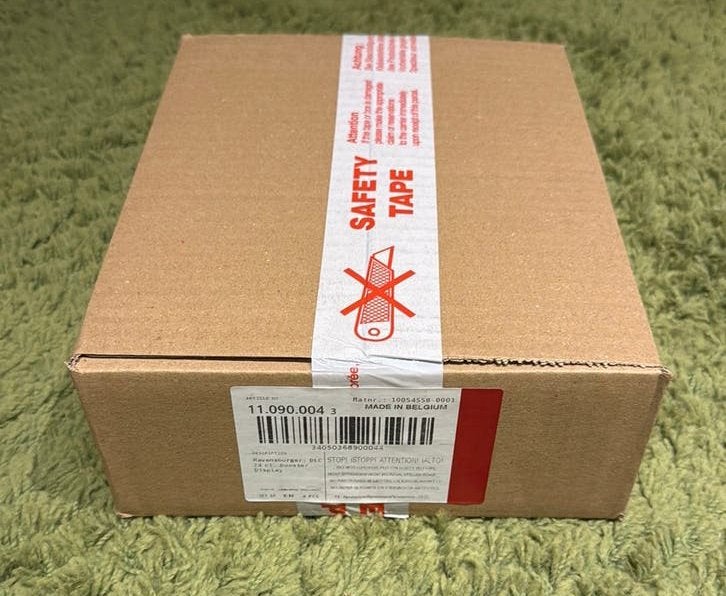 Disney Lorcana Whispers in the Well Booster Box Case, Ophalen of Verzenden, Zo goed als nieuw, Boosterbox