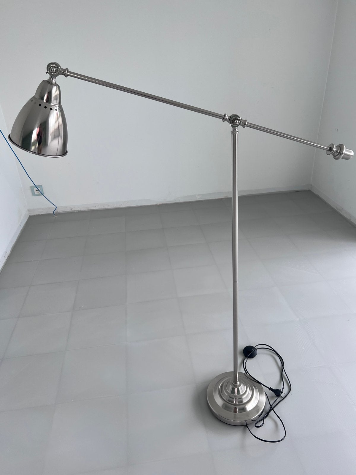 Verstelbare chromen lamp - Ikea, Ophalen, Gebruikt, 100 tot 150 cm, Metaal