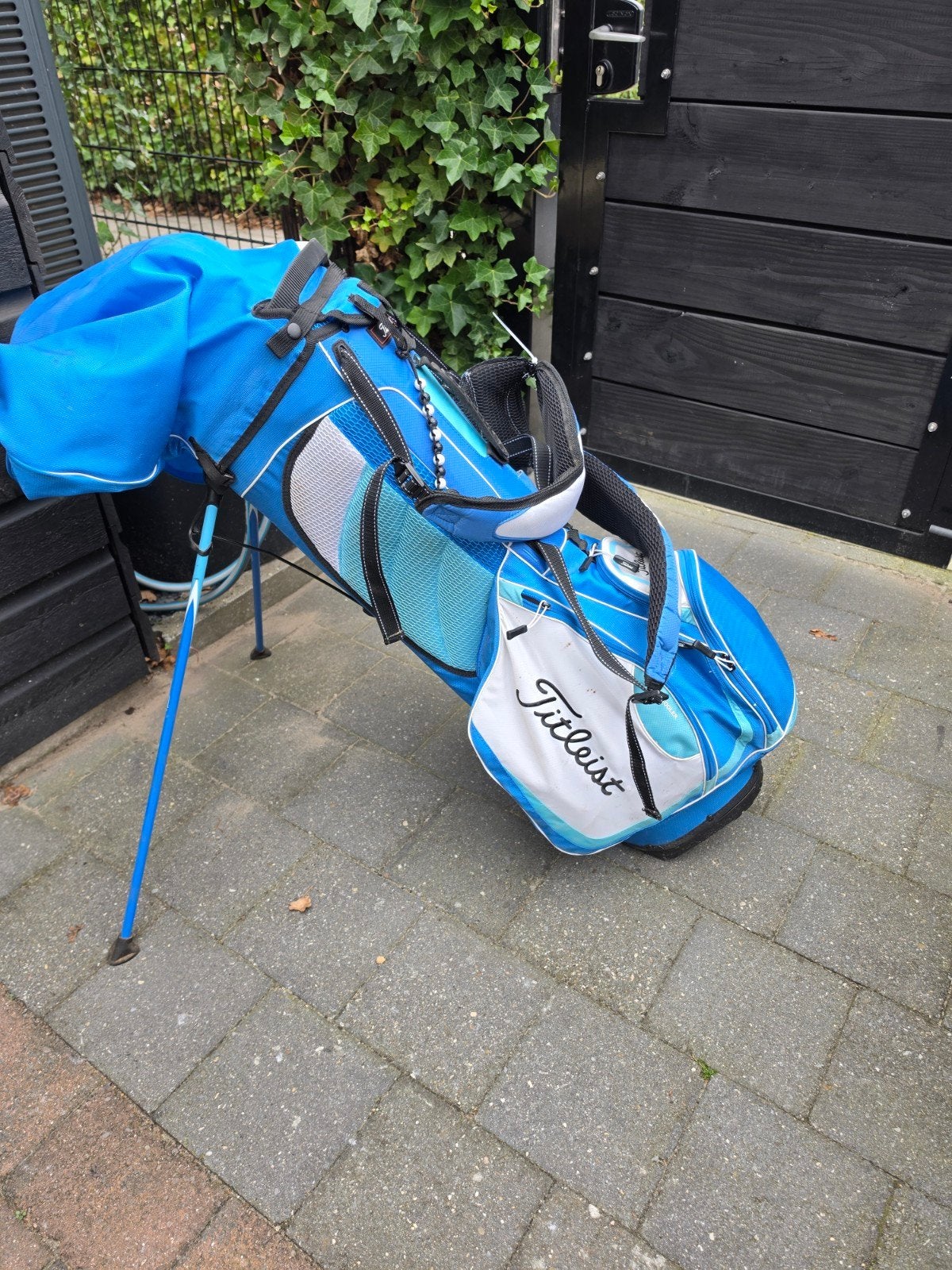 Complete golfset met Titleist tas, clubs, ballen en schoenen