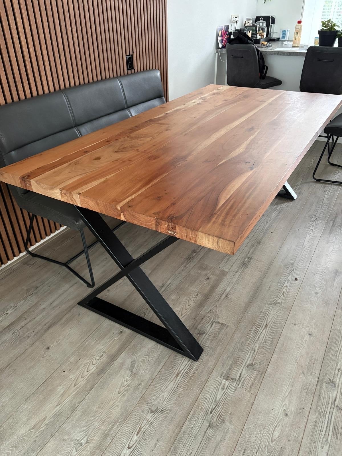 Robuuste eettafel van acaciahout met metalen onderstel, Huis en Inrichting, Tafels | Eettafels, Ophalen, 200 cm of meer, 50 tot 100 cm