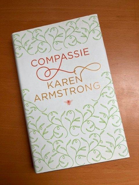 Karen Armstrong Compassie, Boeken, Godsdienst en Theologie, Karen Armstrong, Hindoeïsme, Ophalen of Verzenden, Zo goed als nieuw