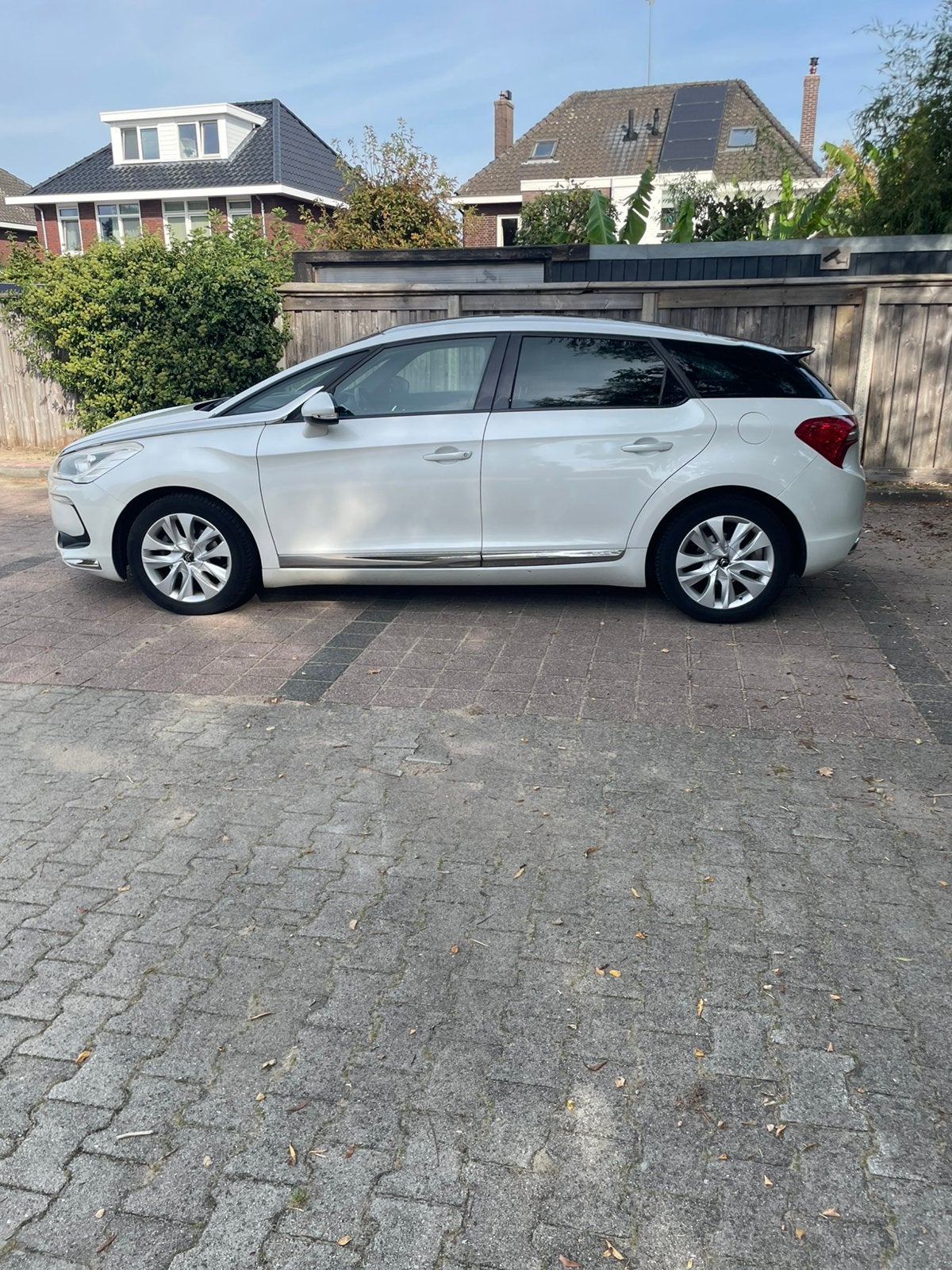 Citroën DS5 1.6 THP 115KW AUT 2013 Wit, Zwart, Wit, 75 €/maand, Particulier