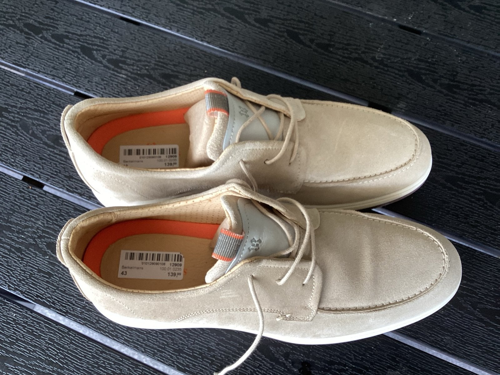 Nieuwe beige suède loafers maat 43, Kleding | Heren, Schoenen, Ophalen of Verzenden, Nieuw, Overige kleuren, Loafers