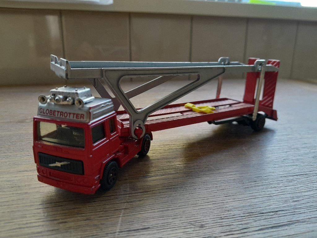 Corgi Junior Volvo Car Transporter, Ophalen of Verzenden, Gebruikt, Bus of Vrachtwagen