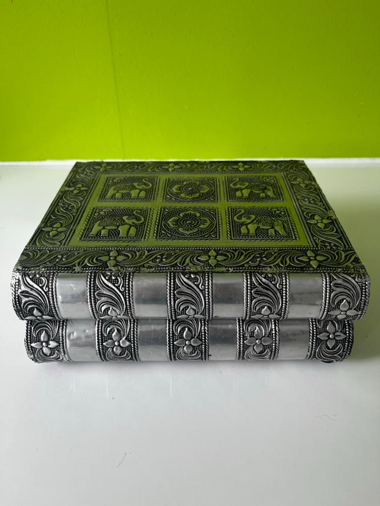 Vintage sieradendoosje met spiegel en vakjes, Sieraden, Tassen en Uiterlijk, Ophalen, Gebruikt, Met spiegeltje(s), Grijs