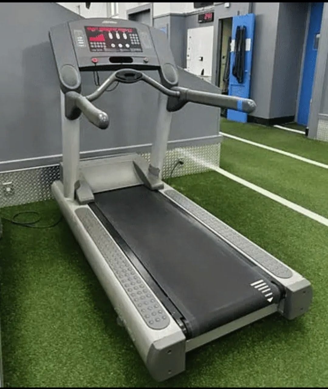 Life Fitness Loopband Silver Line - Professionele Kwaliteit, Sport en Fitness, Life Fitness, Gebruikt, Ophalen of Verzenden, Life Fitness, 10601 W Belmont Ave, Franklin Park, IL 60131, USA