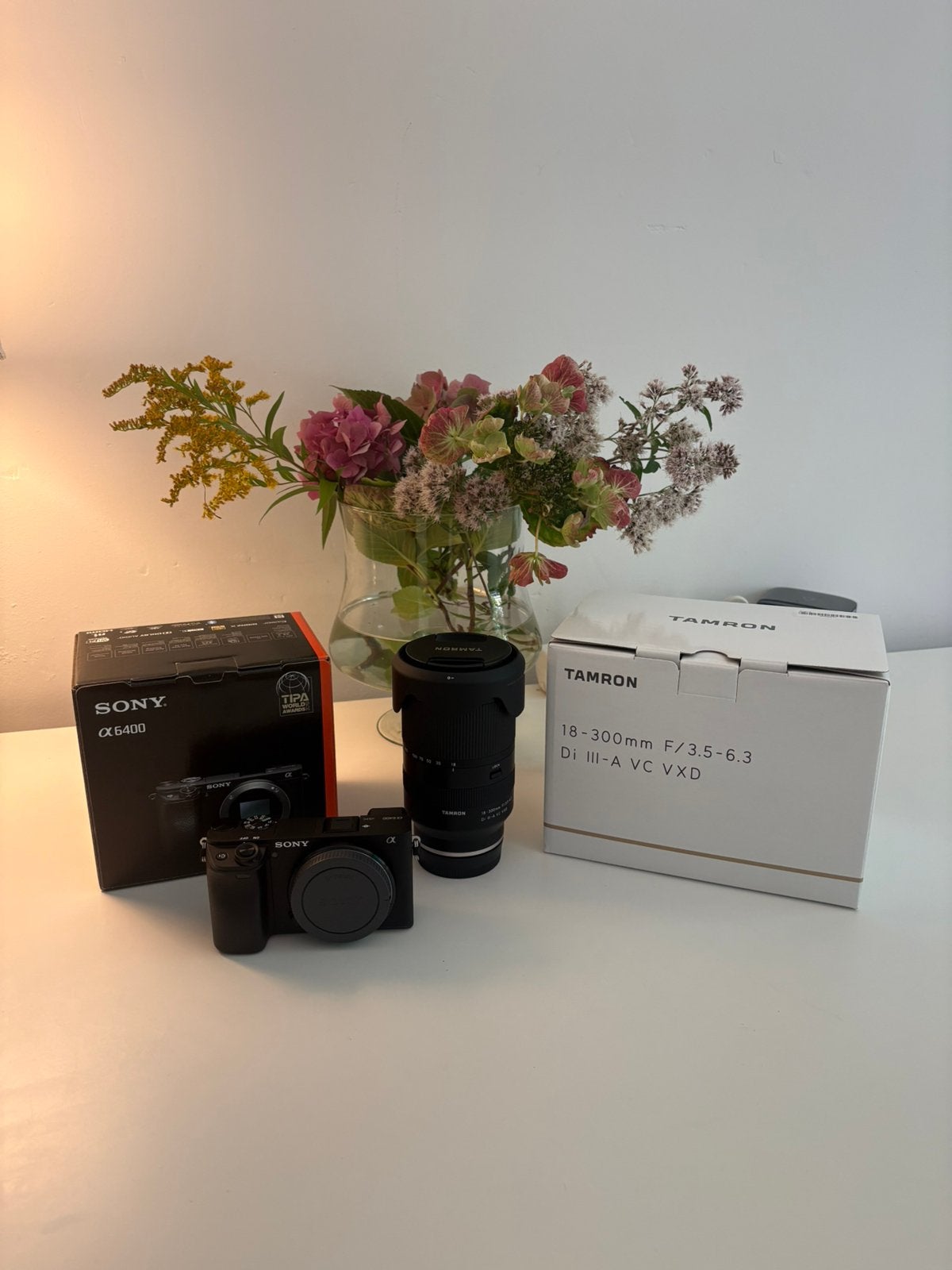 (New) Sony A6400 & Tamron 18-300mm f3.5-6.3 Di III-A VC VXD, 20x of meer, Ophalen of Verzenden, Zo goed als nieuw, Sony