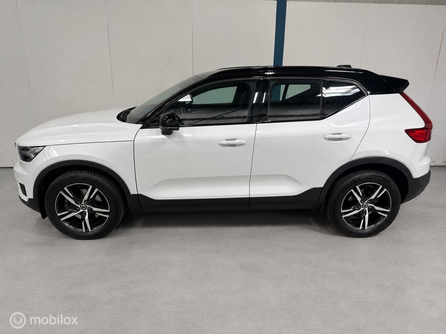 Foto 11 van Volvo XC40 2.0 T4 AWD R-Design AUTOMAAT / CARPLAY