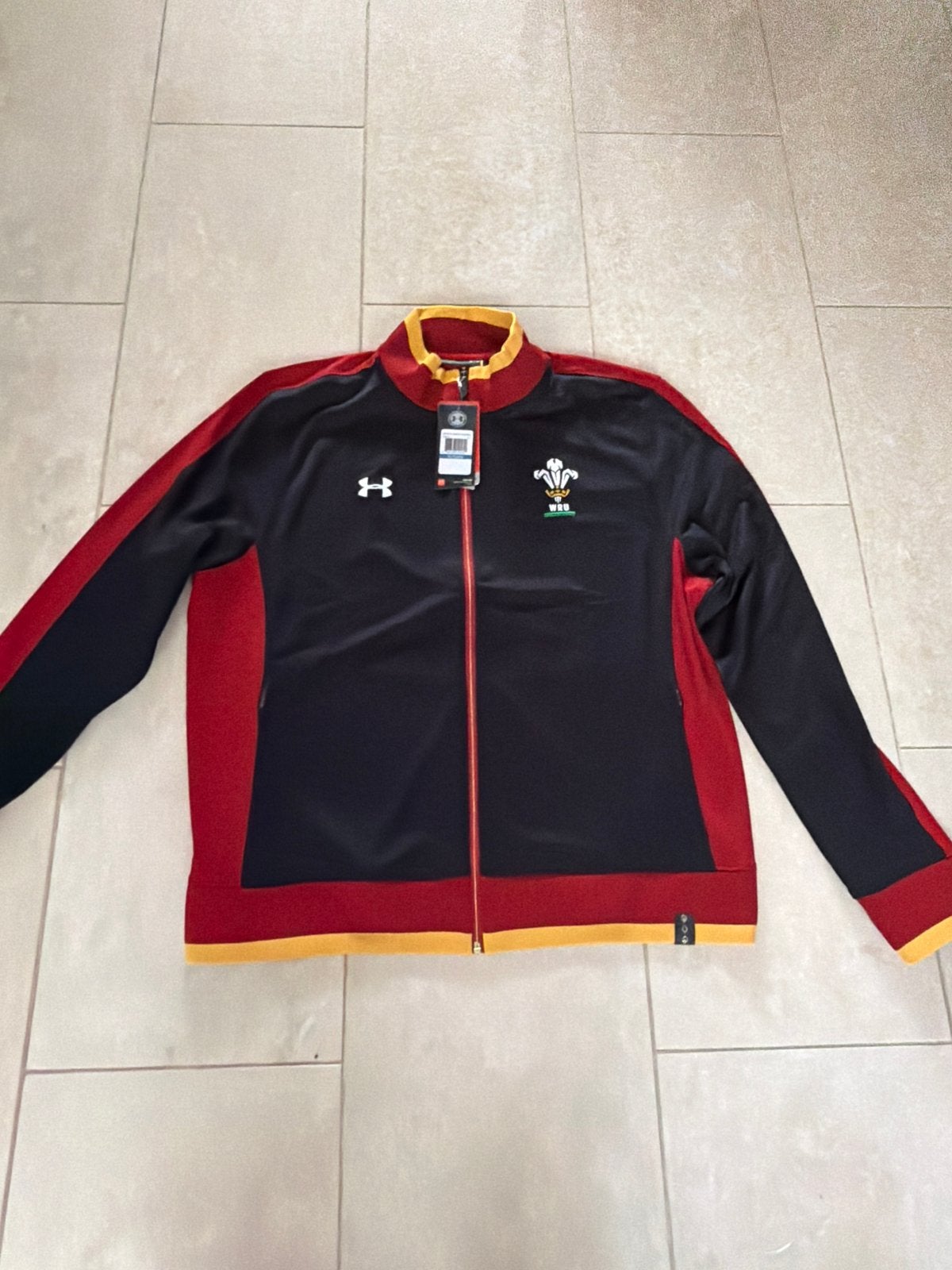 Under Armour Wales Rugby Track Jacket WRU - Maat XL, Zwart, Ophalen of Verzenden, Algemeen, Maat 56/58 (XL)