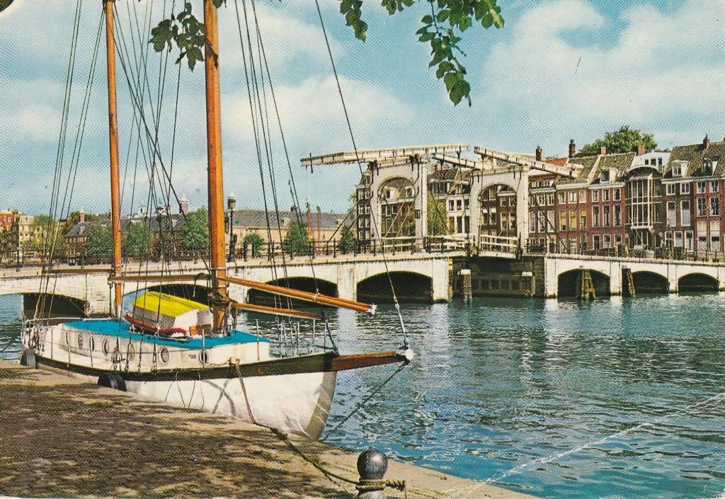 Ansichtkaart Amsterdam Magere brug over de Amstel, Ophalen of Verzenden, Ongelopen, Noord-Holland