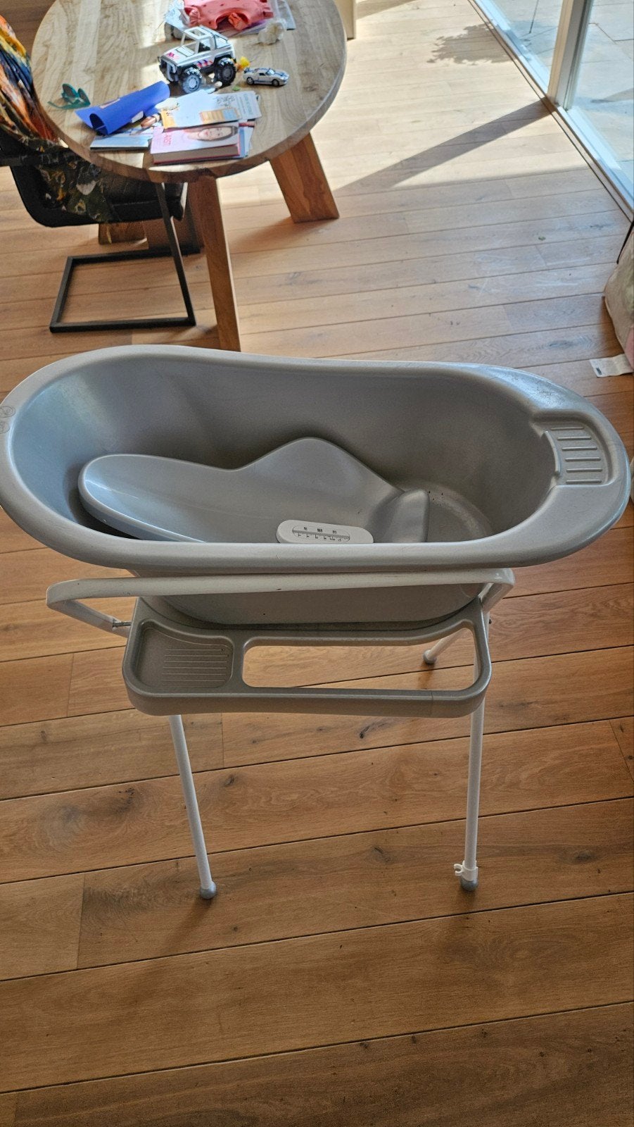 Bébé-jou babybadje met standaard en badzitje, Kinderen en Baby's, Badjes en Verzorging, Ophalen, Gebruikt, Badje, Bébé-jou