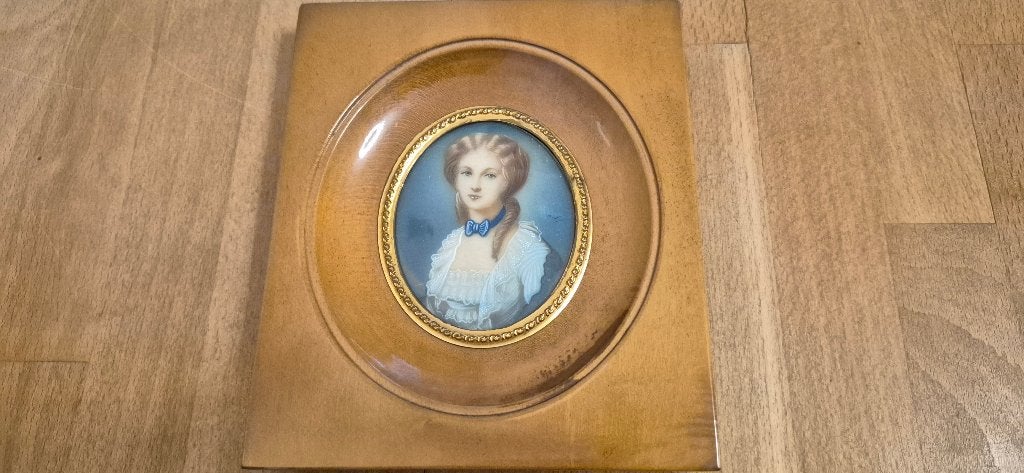 Antiek miniatuur portret van een dame, gesigneerd, Paneel, Portret of Personen, Overige technieken, Klassiek