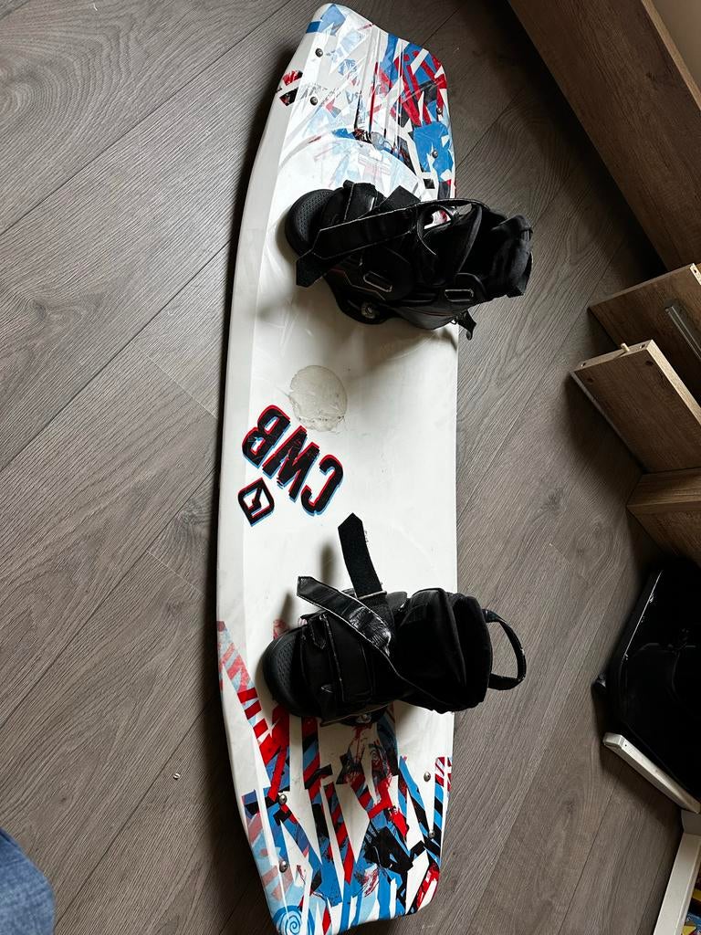 Wakeboard CWB met bindingen, Watersport en Boten, Wakeboarden, Ophalen, Gebruikt, Board en Schoenen