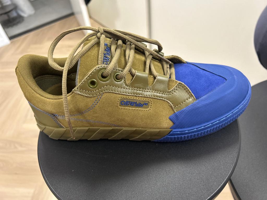 Nieuwe off white sneakers origineel maat 42, Ophalen of Verzenden, Nieuw, Zwart