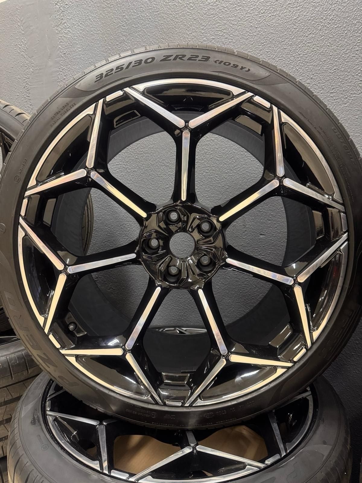 23 inc Lamborghini Urus SE Performance velgen Pirelli banden, Gebruikt, -, 285 mm, -