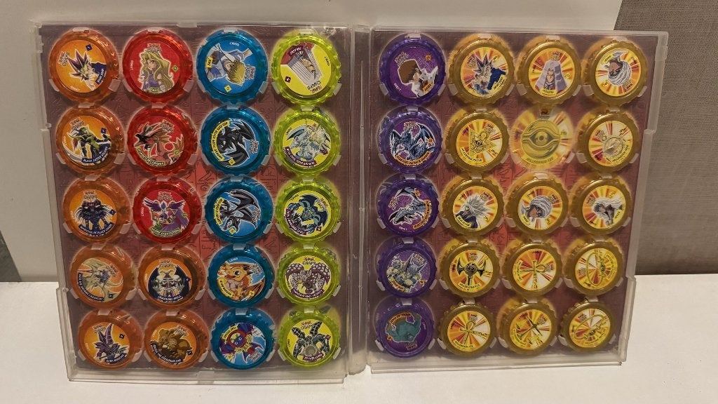 Yugi-Oh Chaps caps compleet 40 stuks in album, Ophalen of Verzenden, Schoeisel