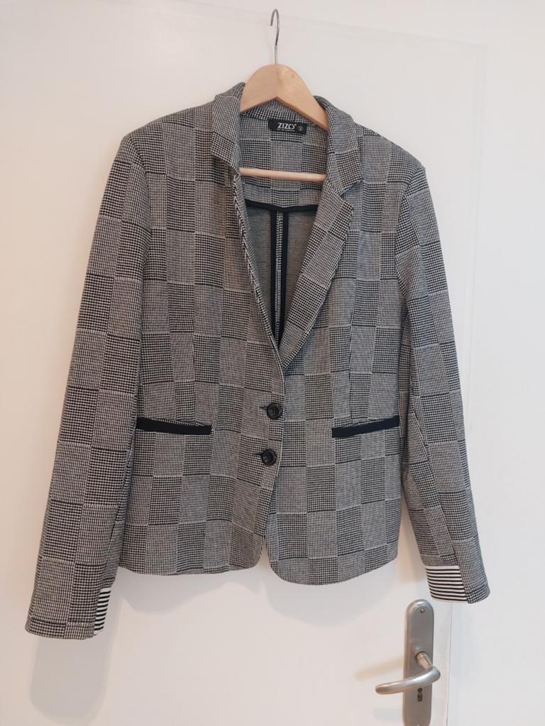 Zeer nette staat. ZIZO jasje maat 42. Stretch., Kleding | Dames, Jasjes, Kostuums en Pakken, Ophalen of Verzenden, Zo goed als nieuw