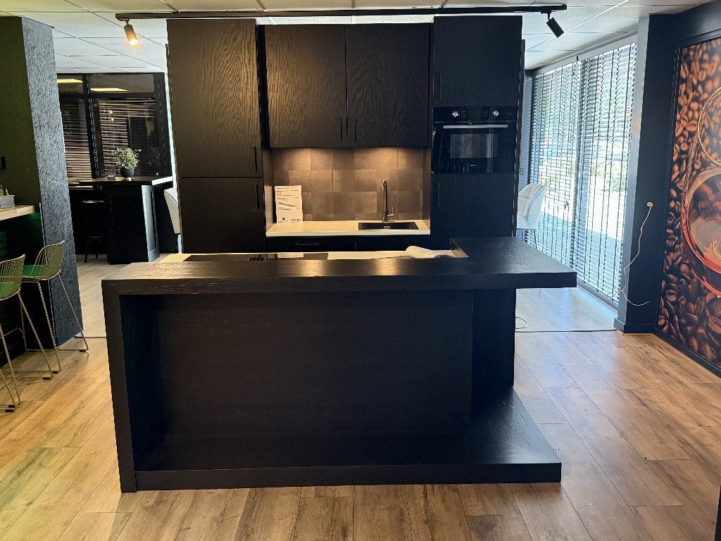 Luxe Showroomkeuken Zwart Compleet met Eiland & apparatuur, Huis en Inrichting, Keuken | Complete keukens, Ophalen, Info@123barren.nl