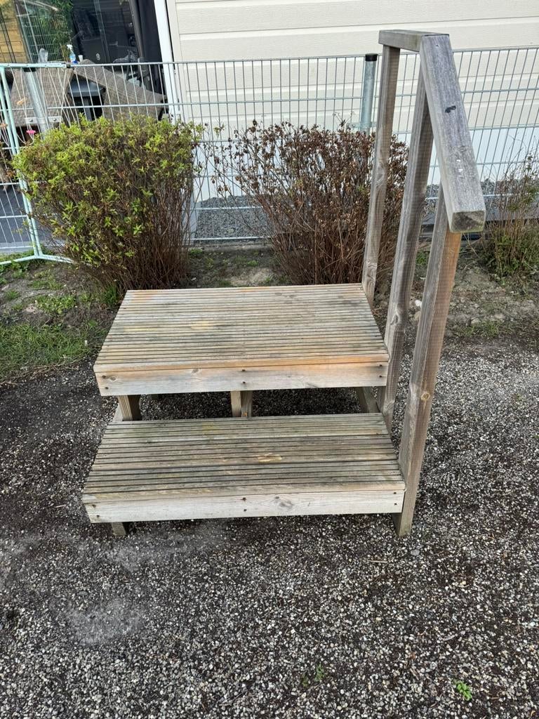 Houten opstap voor chalet of caravan, Ophalen, Zo goed als nieuw