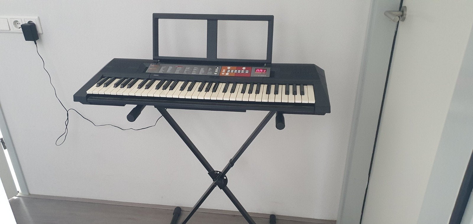 Yamaha PSR F50 keyboard + standaard, Muziek en Instrumenten, Keyboards, Ophalen, Gebruikt, 61 toetsen, Yamaha