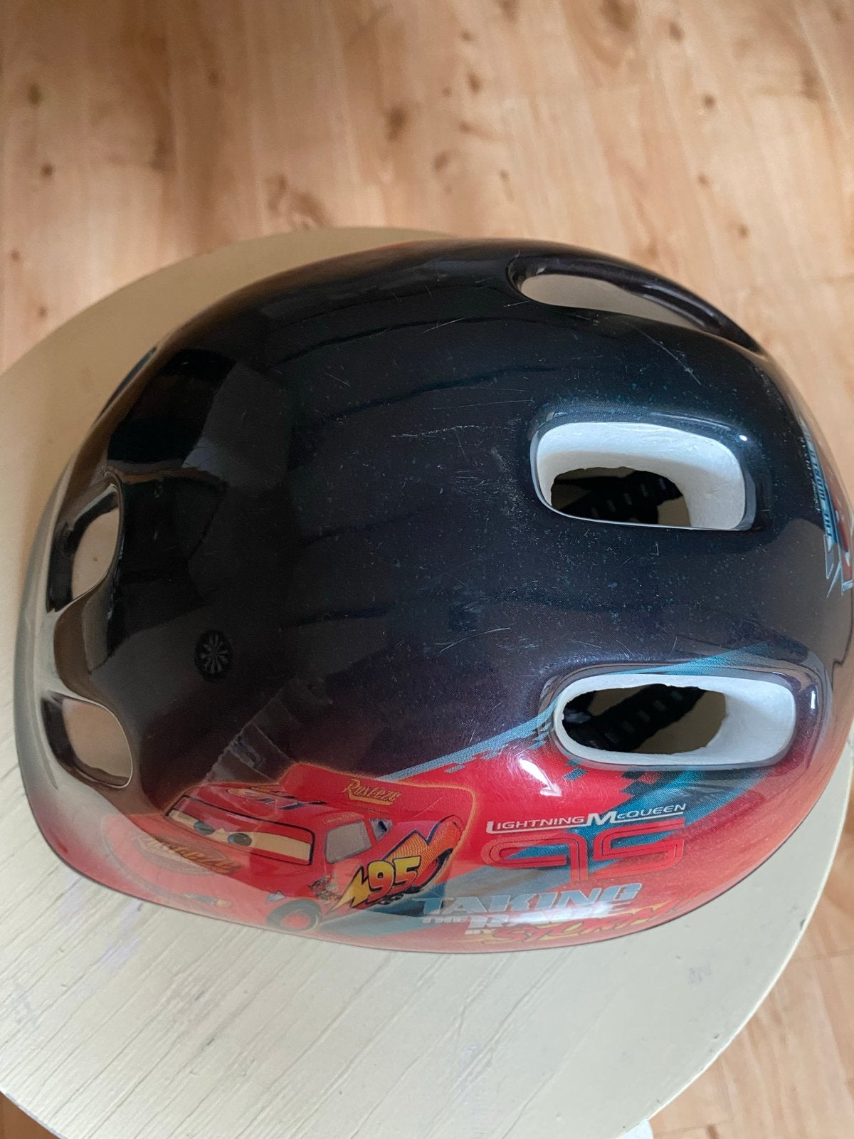 Fietshelm Cars Bliksem McQueen - Kinderhelm, Ophalen of Verzenden, Gebruikt, Overige maten, Jongen of Meisje