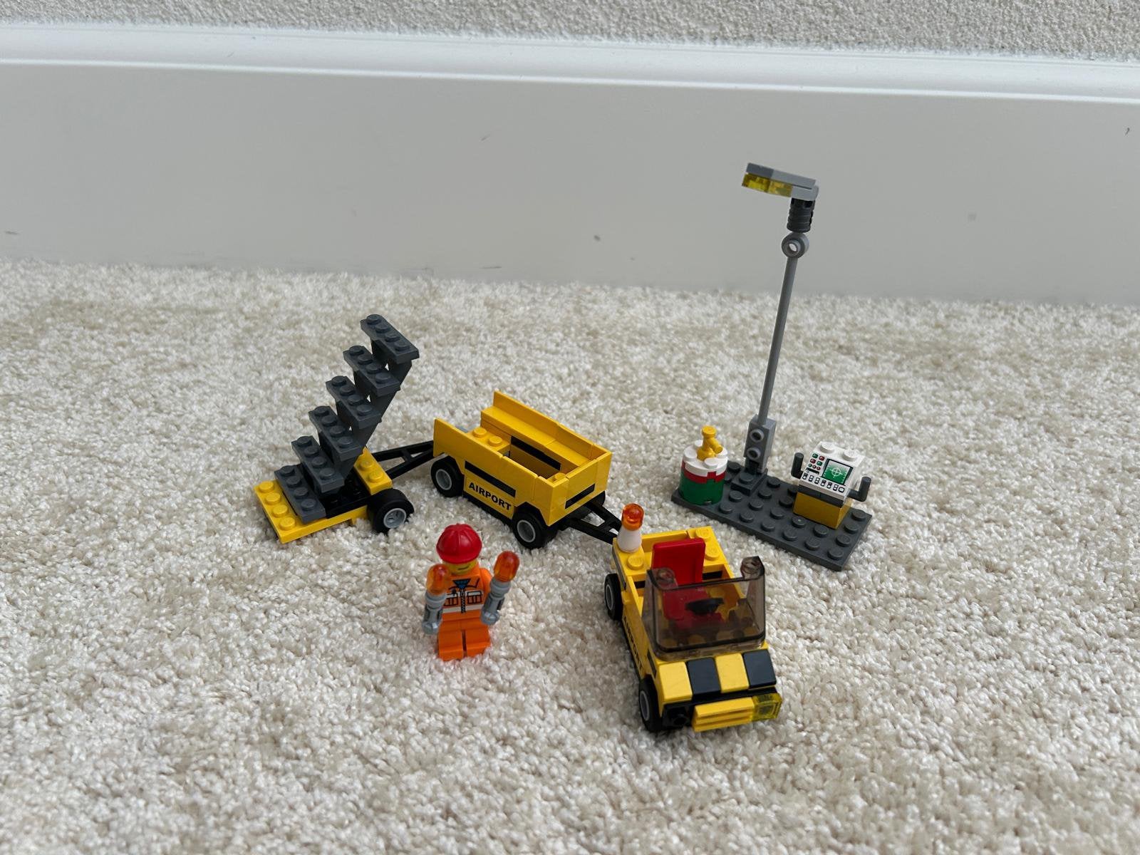 3182 vliegveld onderdelen met minifigure, Ophalen of Verzenden, Zo goed als nieuw, Duplo