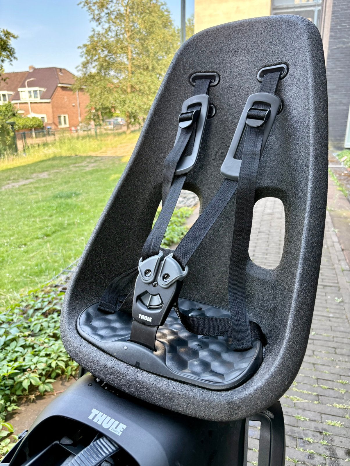 Thule Yepp Nexxt Maxi fietsstoeltje, Fietsen en Brommers, Fietsaccessoires | Fietsstoeltjes, Ophalen, Achterzitje, Voetsteuntjes