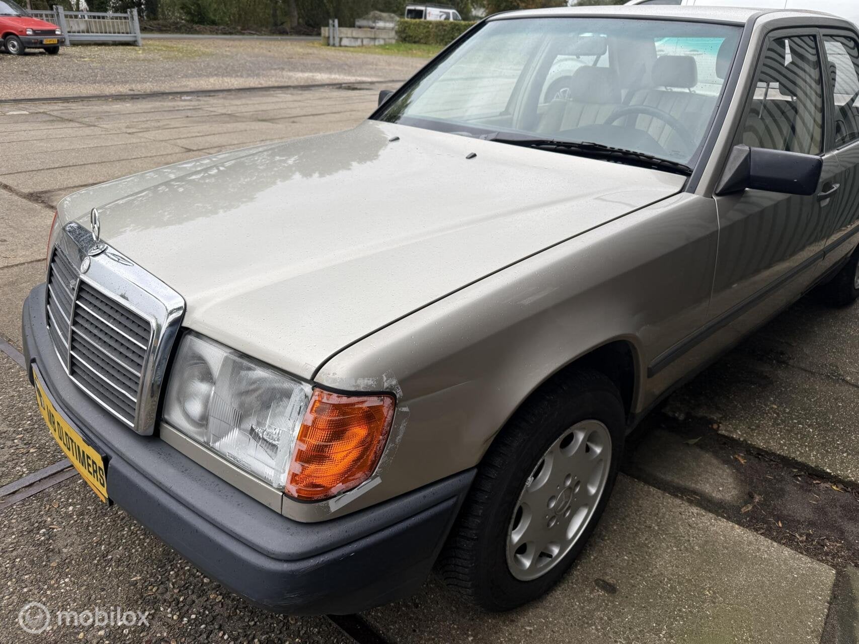 Mercedes-Benz W124 300 D Automaat ABS Airco, Auto's, Automaat, Mercedes-Benz, Diesel, Sedan
