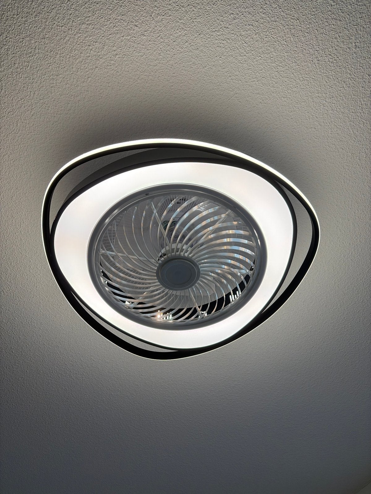 Plafondlamp met ventilator en afstandsbediening, Modern, Zwart, Dimbaar, Ophalen of Verzenden
