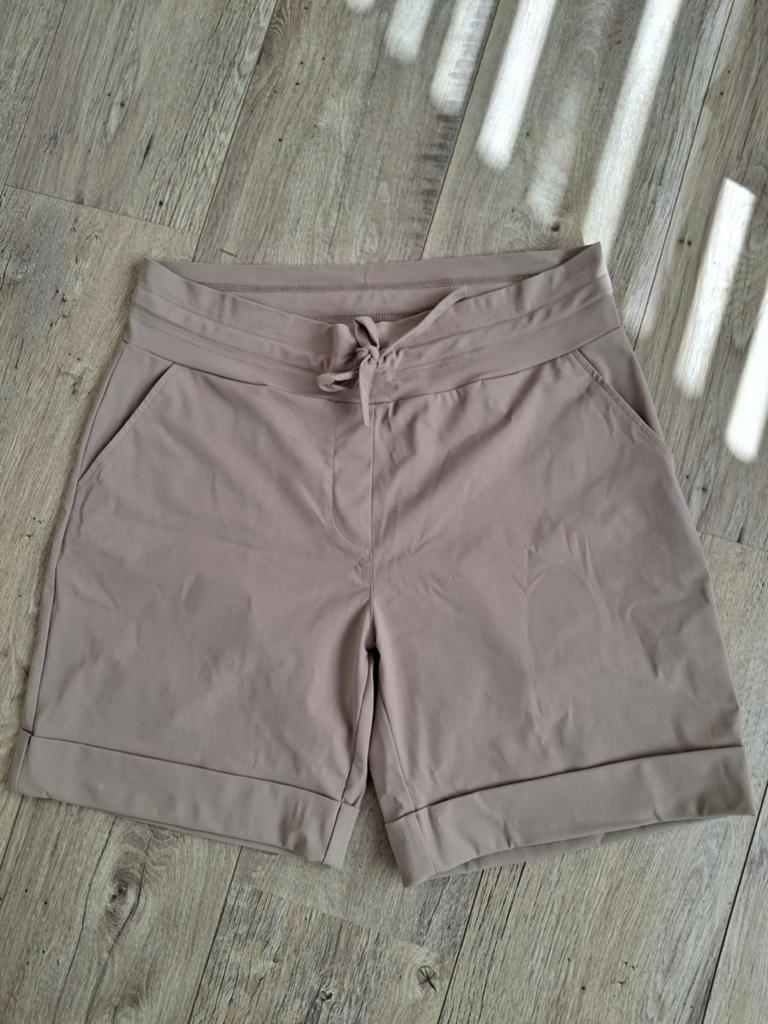 Studio Anneloes, korte broek, bermuda,short Latte nieuw M, Kleding | Dames, Broeken en Pantalons, Maat 38/40 (M), Studio Anneloes