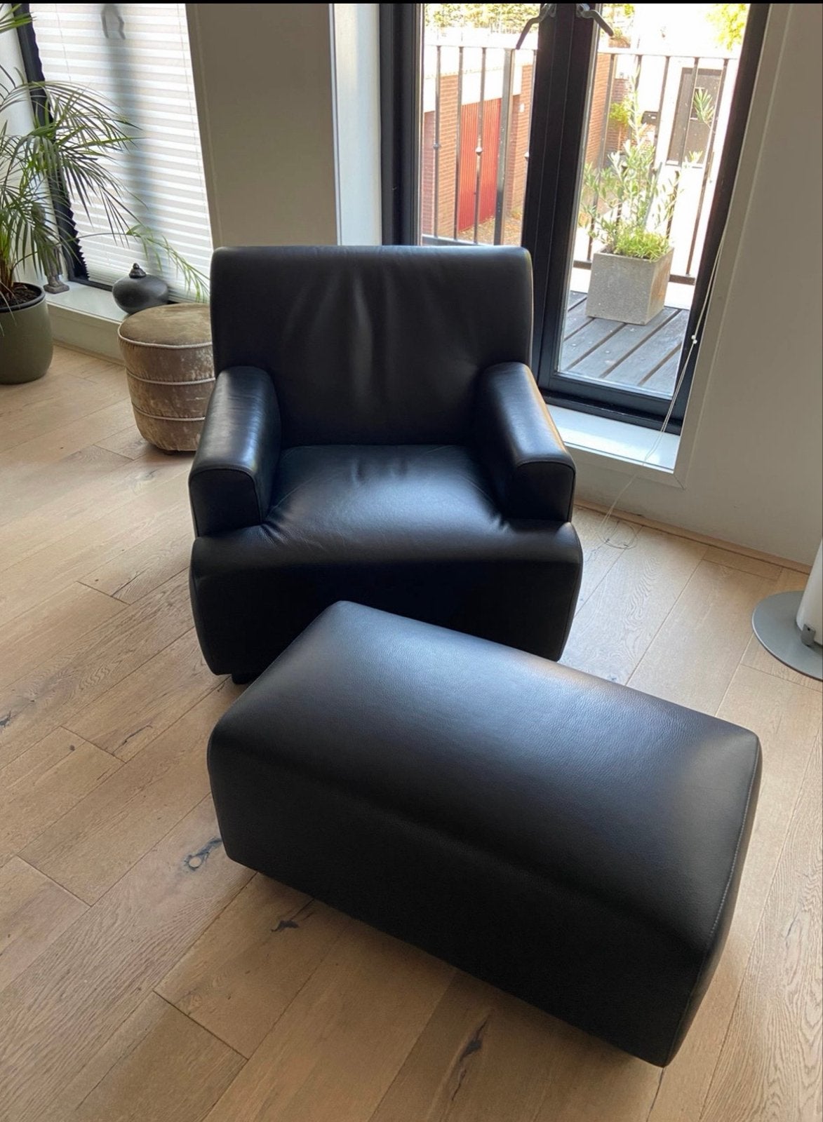 Wittmann 'Sabra' Fauteuil + Hocker - Zwart Leer, Huis en Inrichting, 75 tot 100 cm, Ophalen of Verzenden, Zo goed als nieuw, 50 tot 75 cm