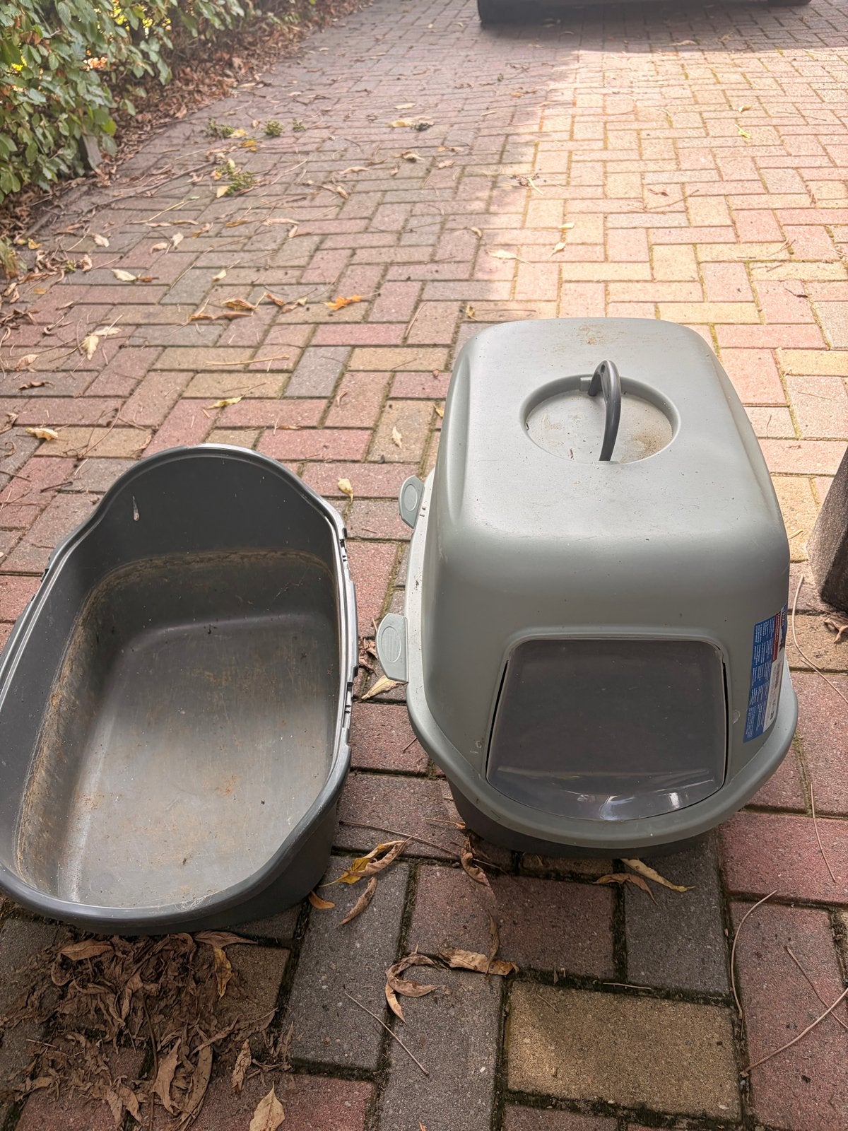 Kattenbak 1 met en 1 zonder overkapping, Ophalen, Gebruikt