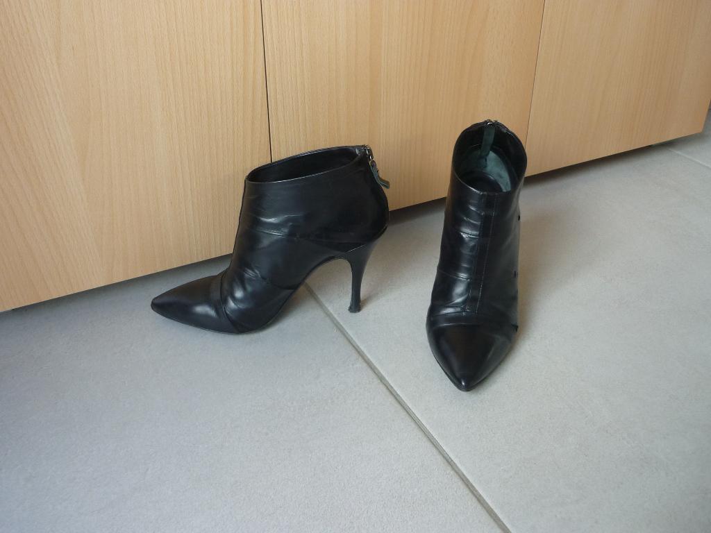 Zwarte lederen puntschoenen pumps bottines Kallisté Mt 37, Kleding | Dames, Schoenen, Ophalen of Verzenden, Zo goed als nieuw