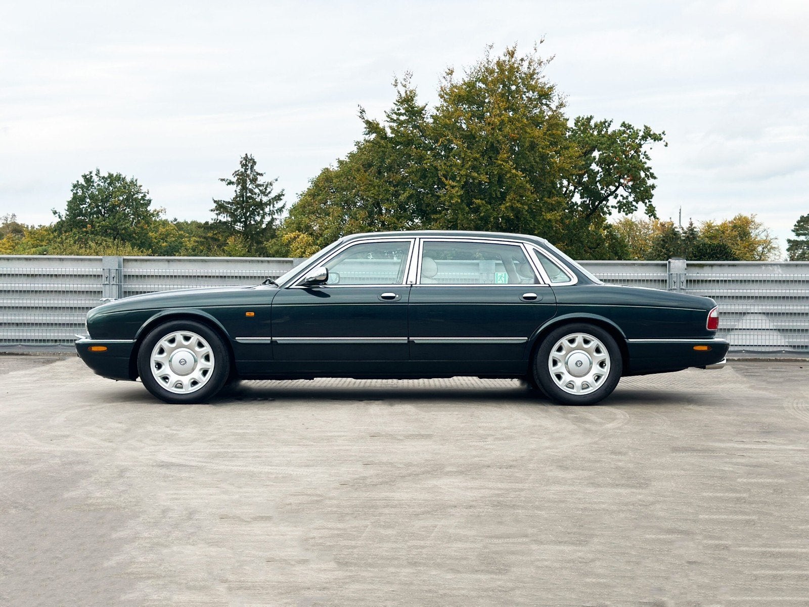 GEZOCHT Daimler Super v8 lwb., Auto-onderdelen, Ophalen, Jaguar