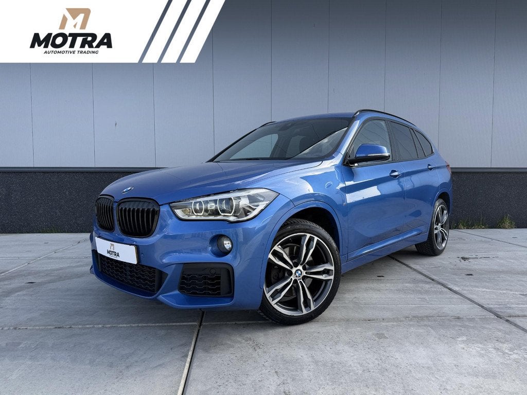 BMW X1 sDrive20i High Executive | M Sport | LED | Camera | S, 1998 cc, Euro 6, Blauw, Alcantara