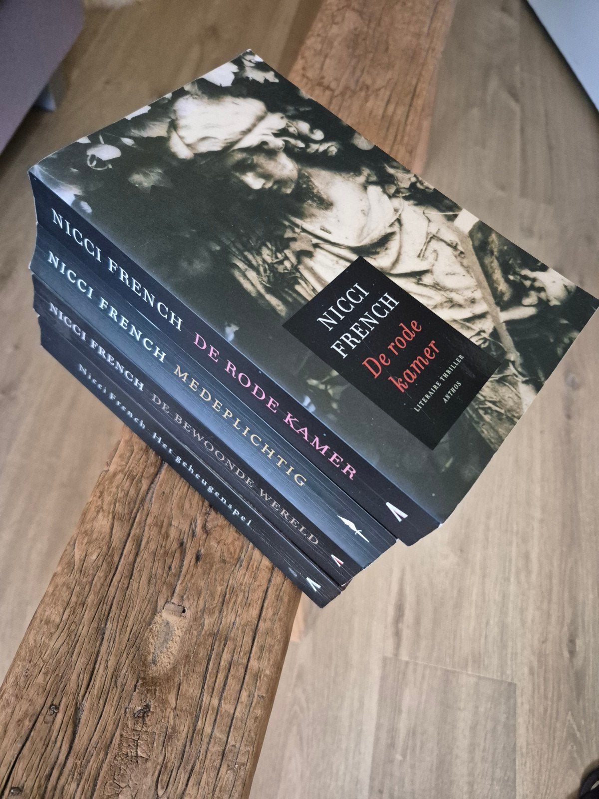 Literaire thrillers Nicci French, Ophalen of Verzenden, Gelezen