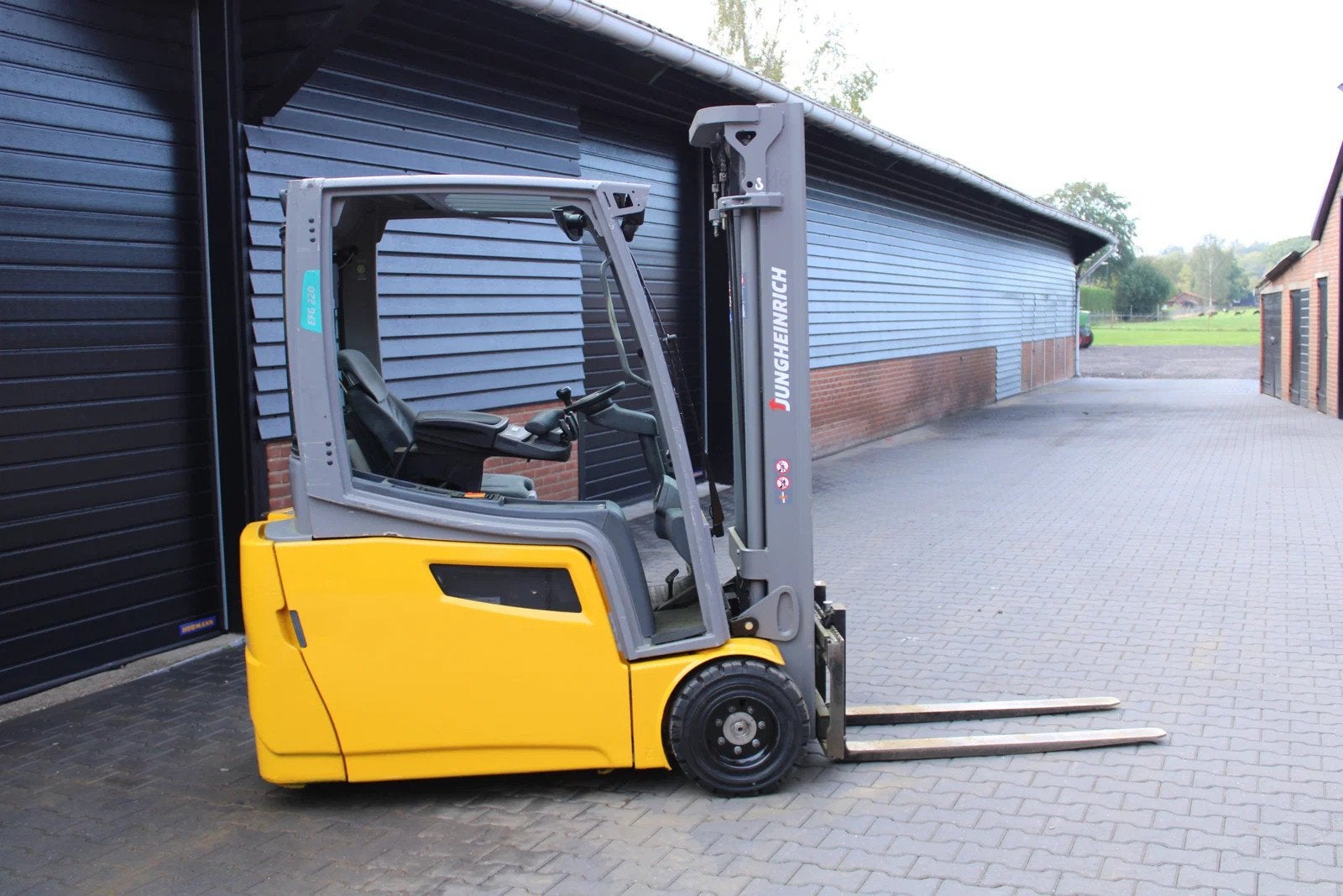 Jungheinrich EFG220 heftruck elektrische freelift triplex si