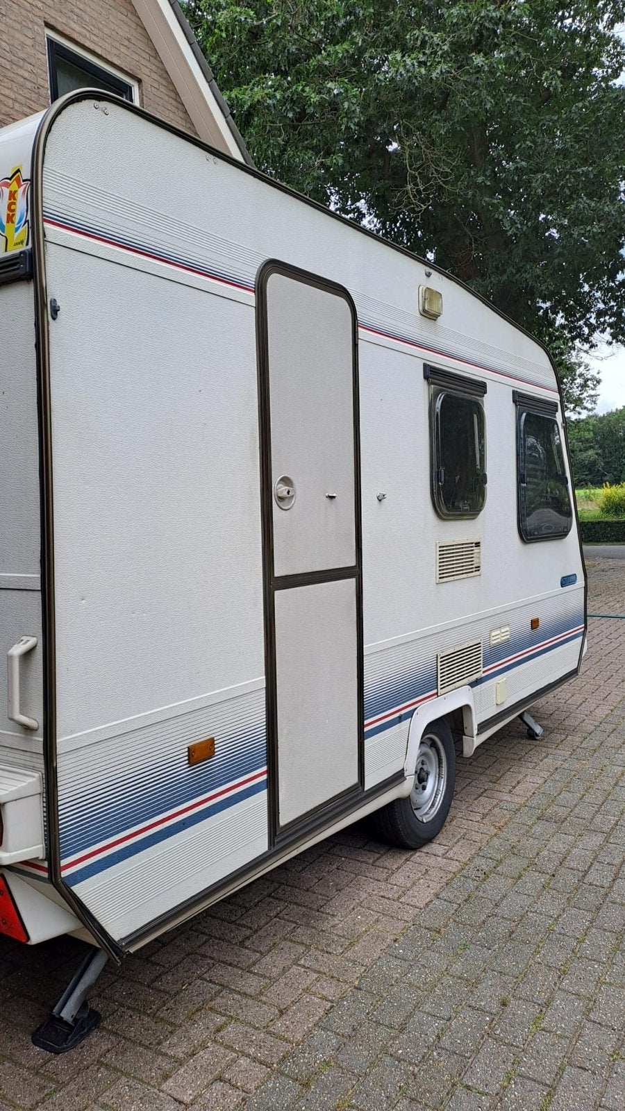 Adria Caravan met voortent en stapelbed, Caravans en Kamperen, Caravans, Vast bed, 750 - 1000 kg, Particulier, Adria