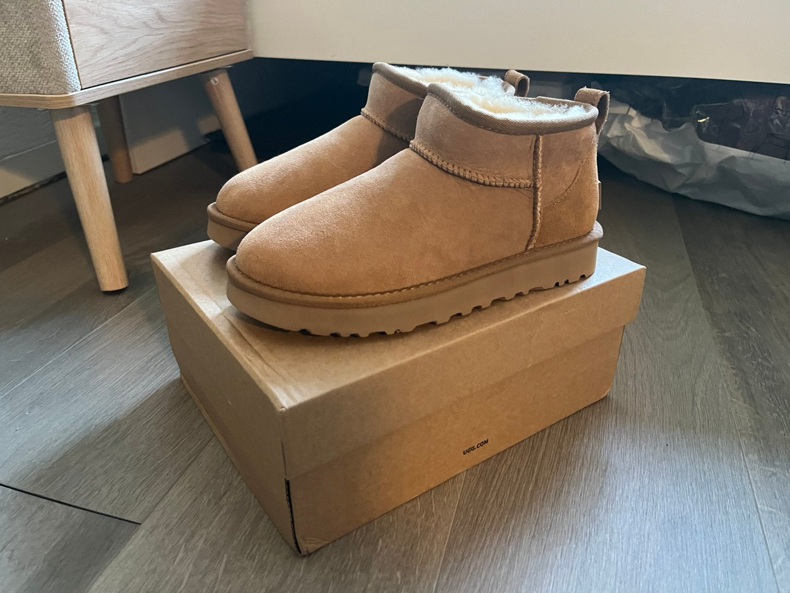 UGG Classic Ultra Mini Women’s, Bruin, Nieuw, Ophalen of Verzenden, Pantoffels of Sloffen