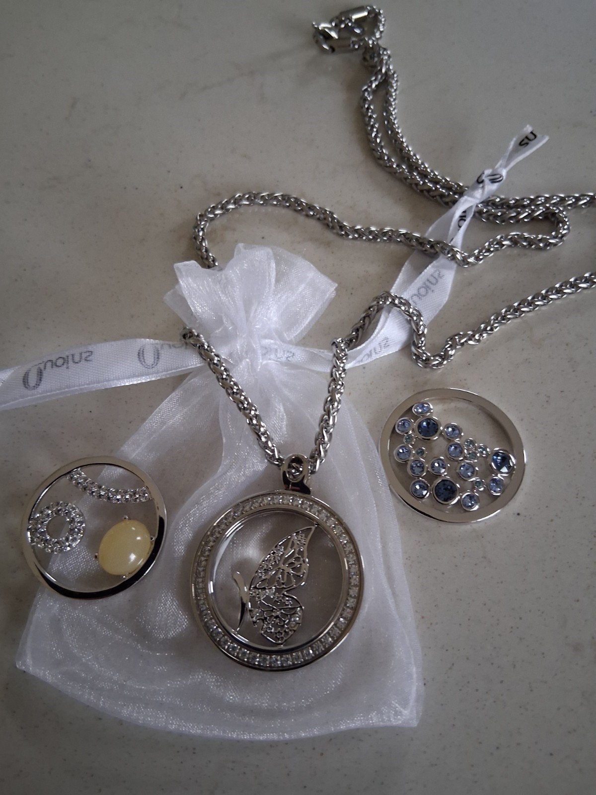 Quoins ketting met hanger en 3 munten, Overige materialen, Nieuw, Ophalen of Verzenden, Met hanger