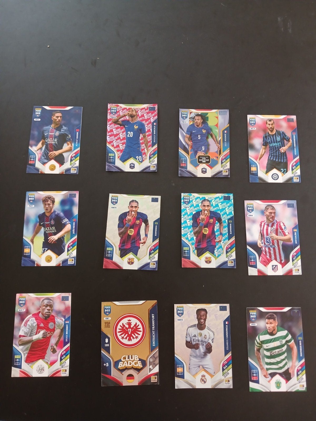 Panini FIFA 365 Adrenalyn XL 2024 Voetbalkaarten - 12 stuks, Verzamelen, Sportartikelen en Voetbal, Ophalen of Verzenden, Zo goed als nieuw