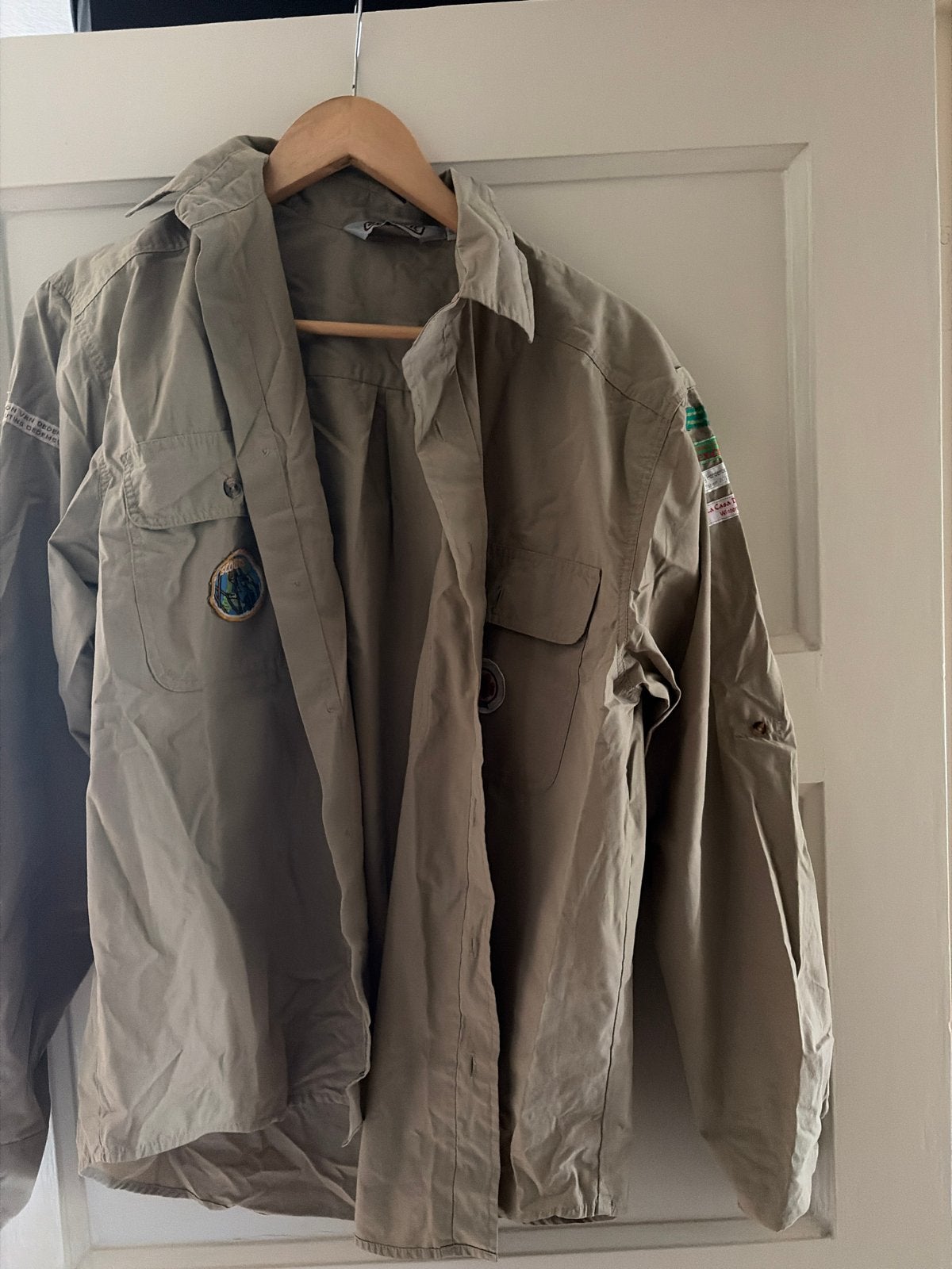 Scoutfit Scout blouse maat S met insignes, Verzamelen, Scouting, Ophalen of Verzenden, Gebruikt, Kleding