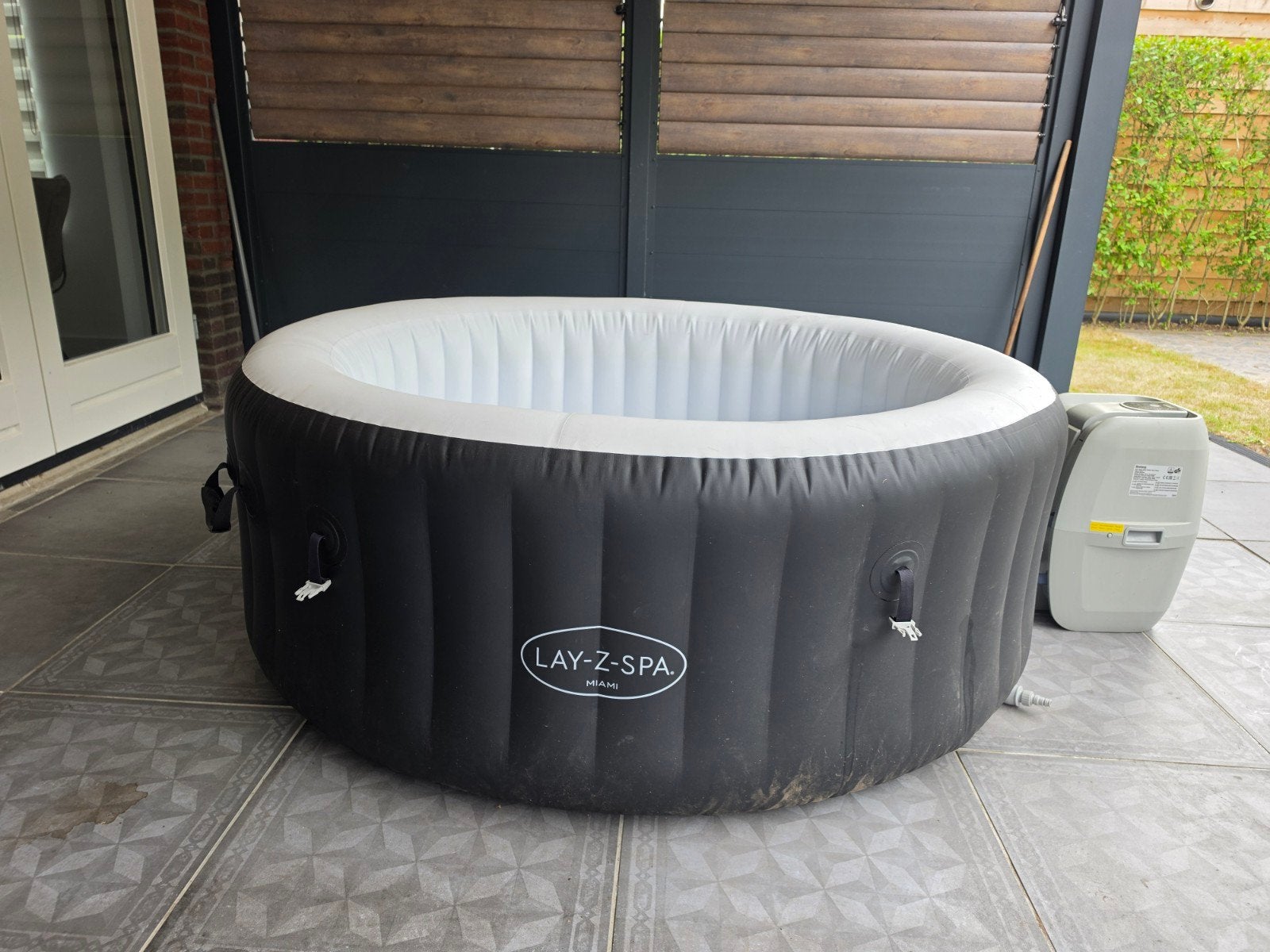 Lay-Z Spa Miami Opblaasbare Jacuzzi, Tuin en Terras, Bubbelbaden en Hottubs, Ophalen, Gebruikt, Afdekzeil, Opblaasbaar
