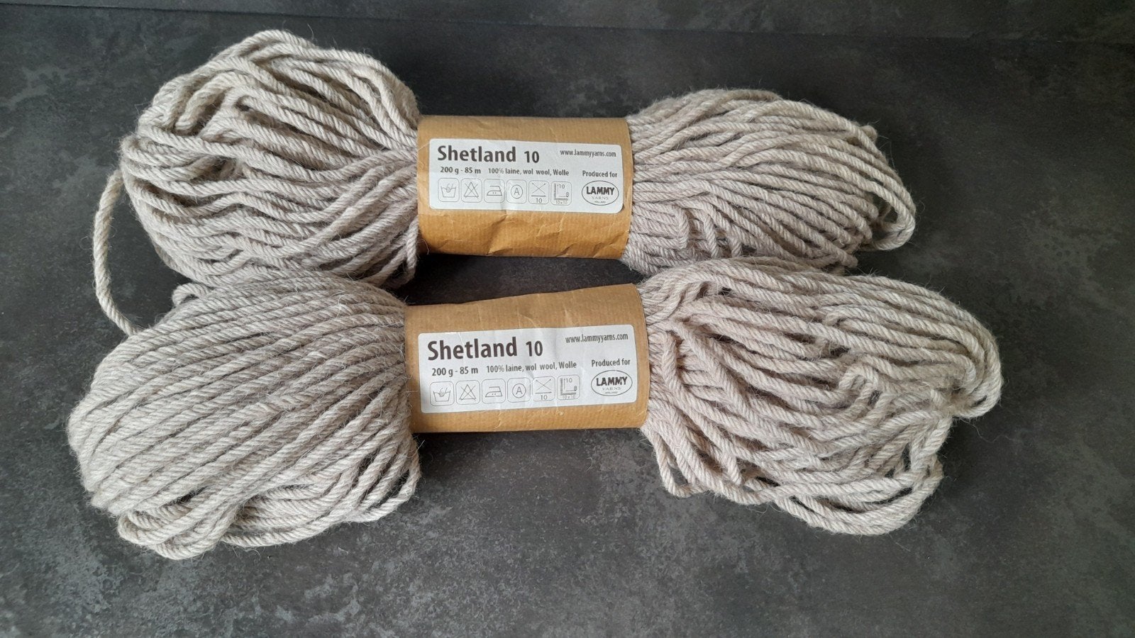 2 strengen dikke wol Shetland, Hobby en Vrije tijd, Ophalen of Verzenden, Nieuw, Breien of Haken, Wol of Garen