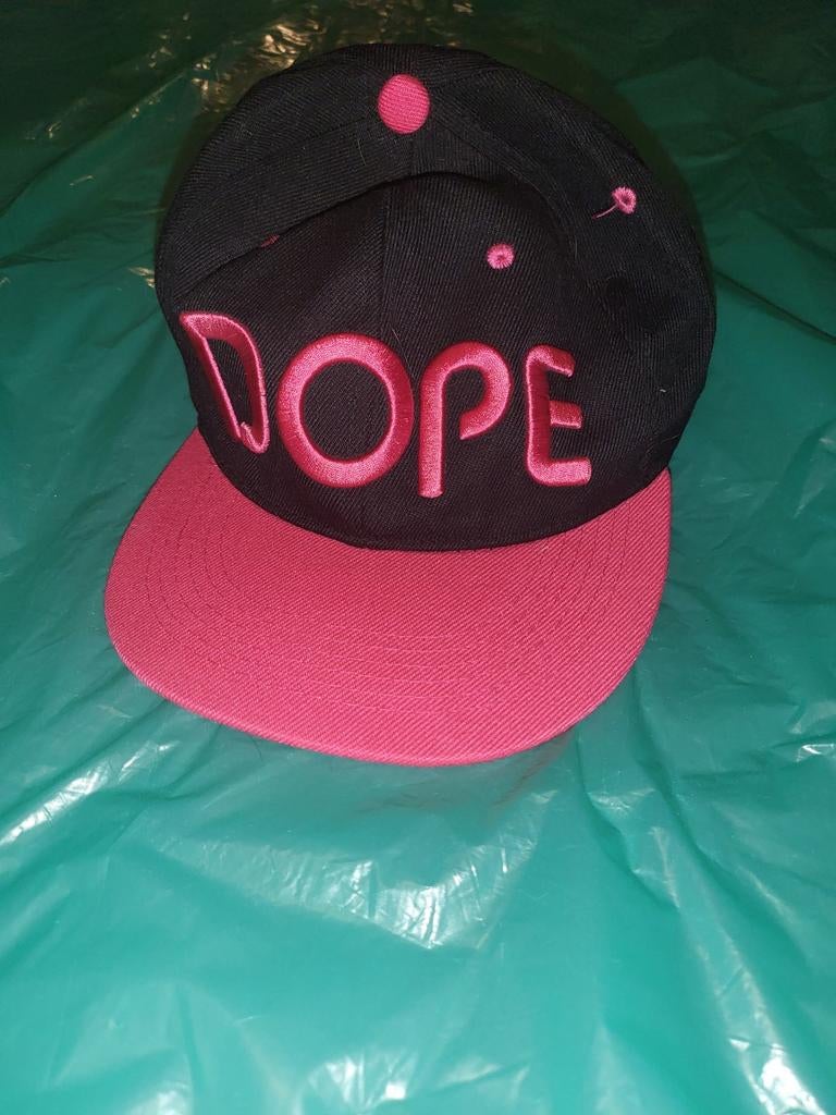 Dope Snapback Pet Zwart met Roze Details, Kleding | Dames, Verzenden, One size fits all, Dope, Pet