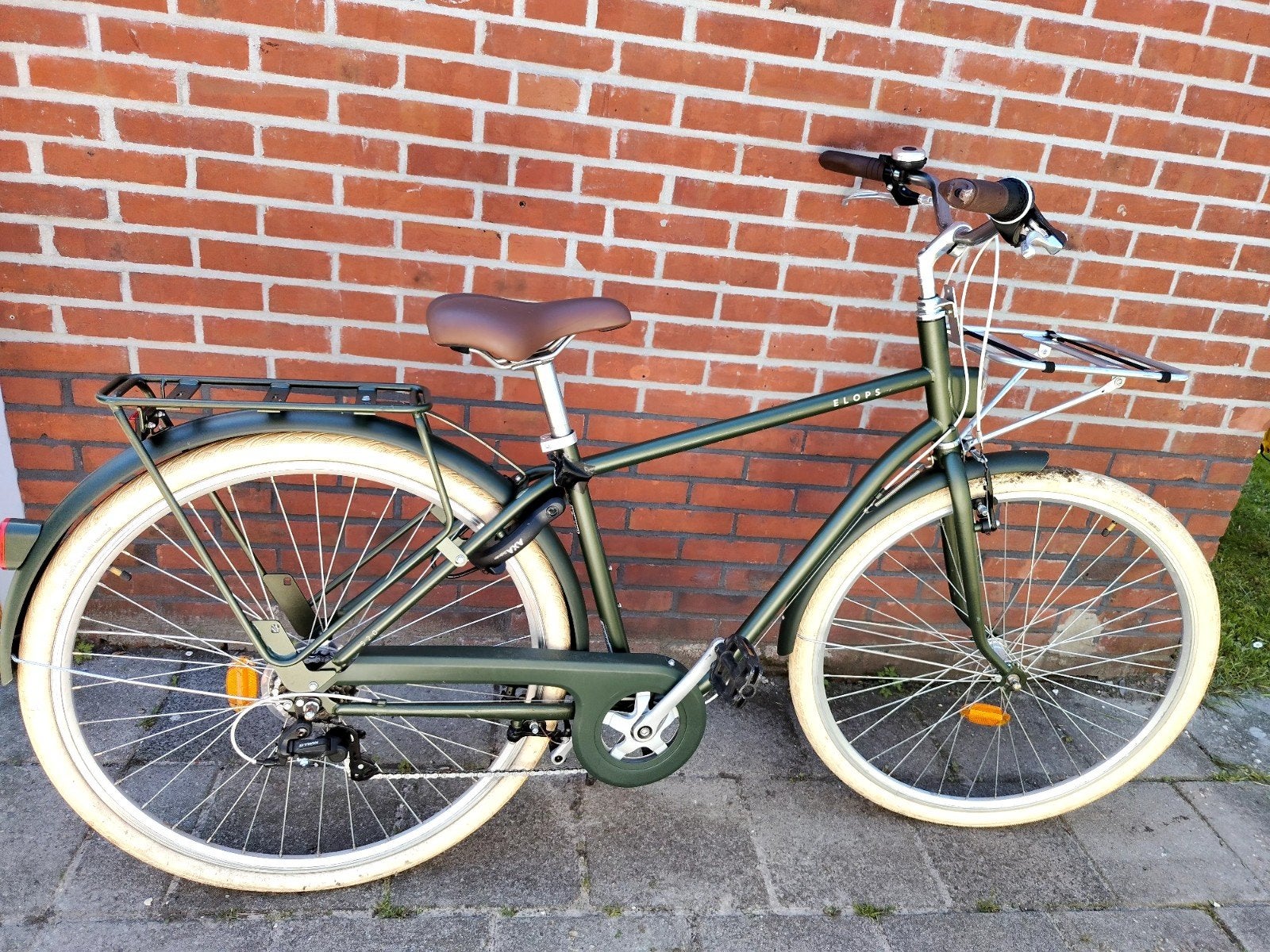 Stoere groene stadsfiets met voordrager, Terugtraprem, Gebruikt, Versnellingen, Ophalen