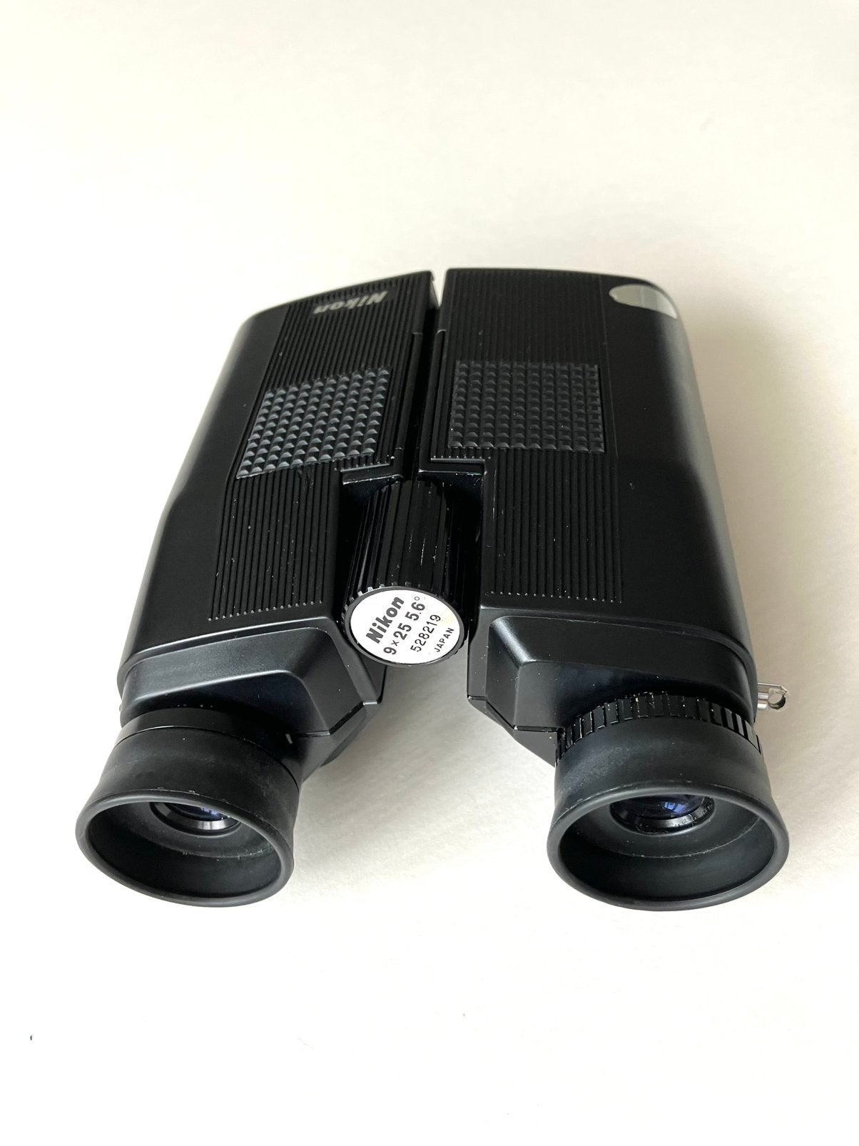 9x25 Nikon verrekijker i.z.g.st.  +  2 gratis vogelboeken, Gebruikt, Dakkant (recht), Ophalen of Verzenden, 8 tot 12x
